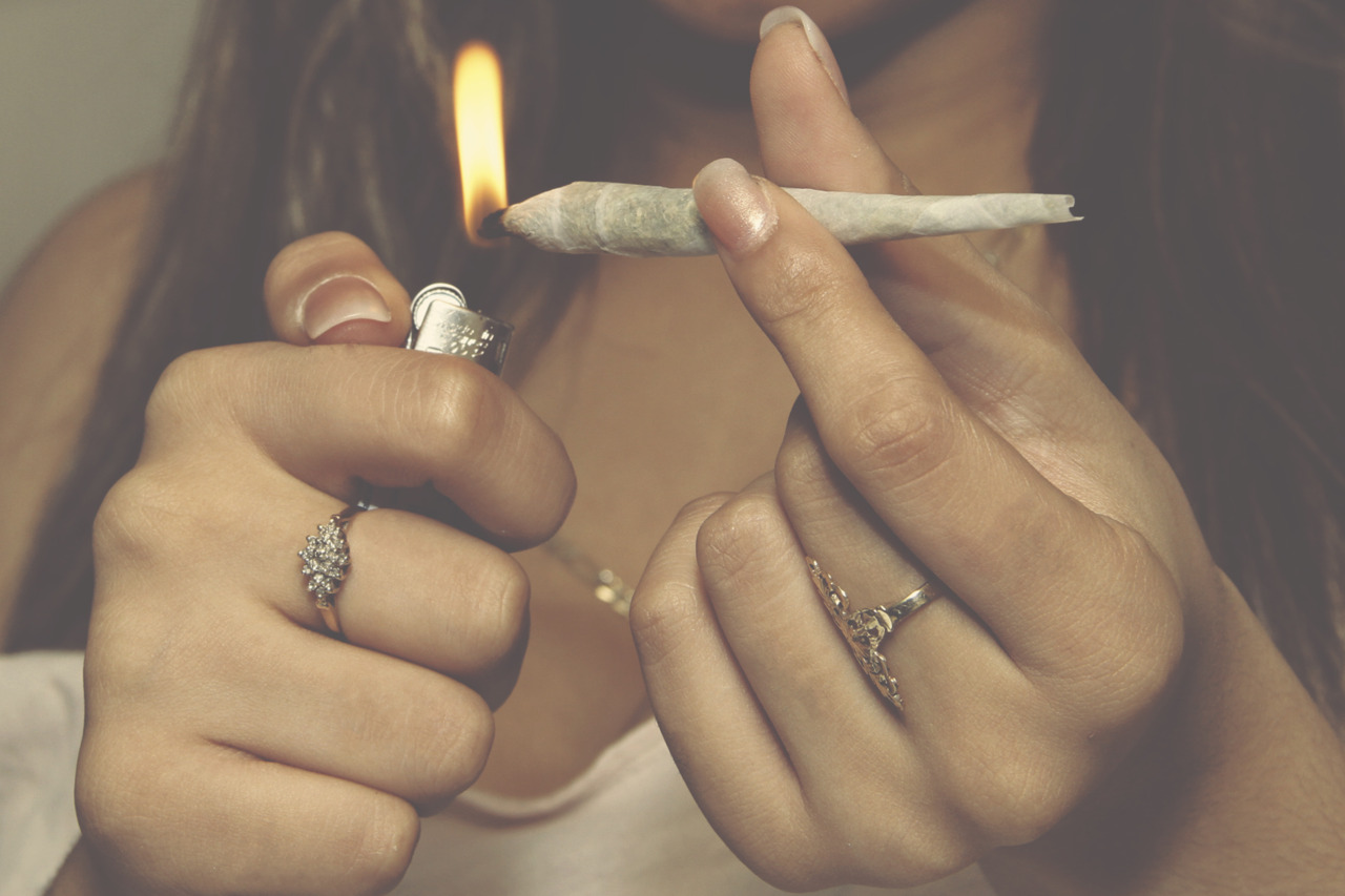 Three hippie chicks smokes joint fan compilations